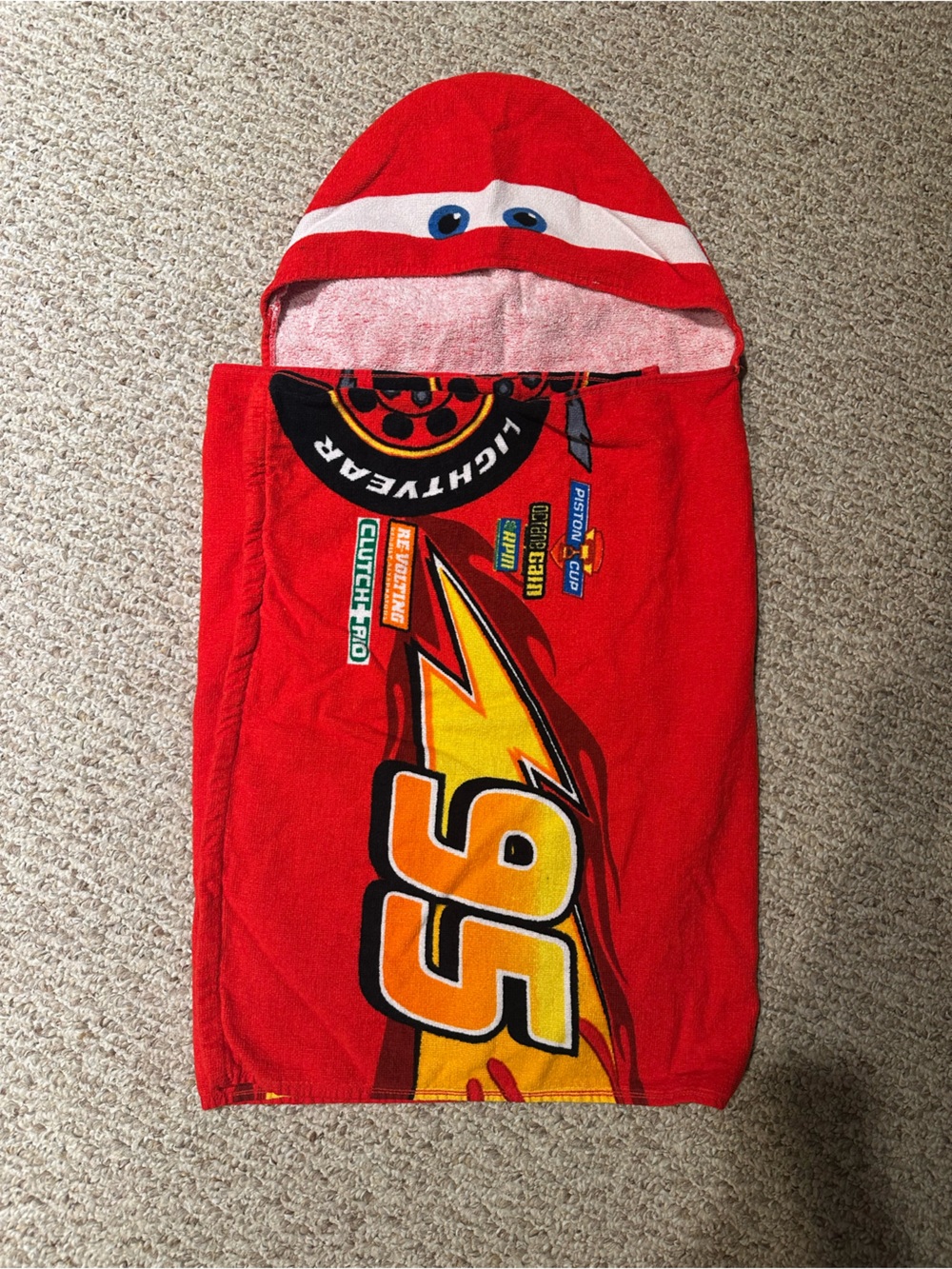 Disney Lightning McQueen Hooded Kids Towel - Picture 3 of 9